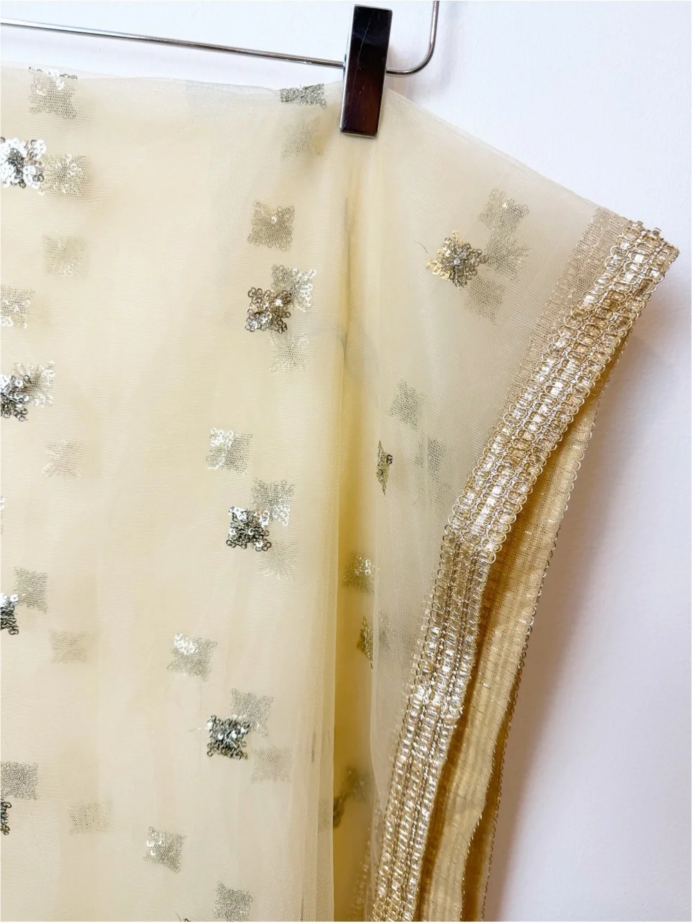 Vintage | Gold Sequin Beaded Tassel Indian Dupatta Sari Wrap Chanderi Scarf